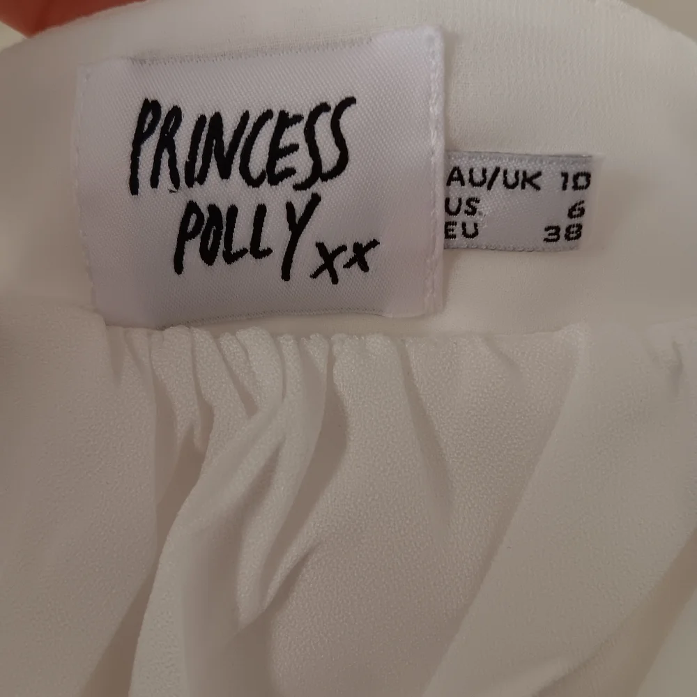 Princess Polly Ariah White Long Sleeve Crop Top. Size 6.